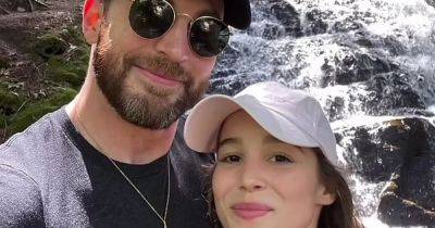 Chris Evans, 42 marries Alba Baptista, 26, at home in intimate, phone-free ceremony - www.ok.co.uk - USA - Boston