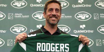 How Much Money Does Aaron Rodgers Make with the New York Jets? Contract Details Revealed! - www.justjared.com - New York - New York - New Jersey - county Rutherford