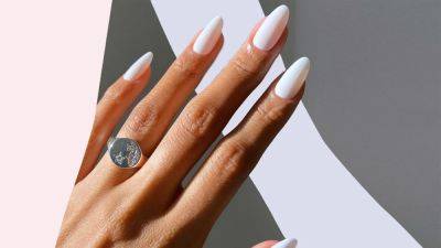 Coconut Milk Nails Are the Perfect Late Summer Manicure - www.glamour.com - Poland