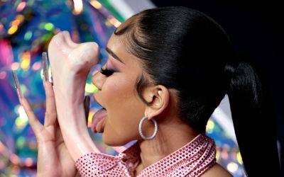 VMAs Pre-Show Host Saweetie Gives Off Flintstones Vibes, Licks Her Bone on Red Carpet - www.justjared.com - city Newark
