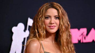 Shakira Looked Like Liquid Gold at the 2023 VMAs - www.glamour.com