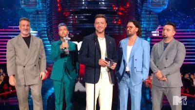 NSYNC Reunite At MTV VMAs & Award Moon Person Trophy To Taylor Swift Who Asked The Important Questions: “Are You Doing Something? What’s Going To Happen Now?” - deadline.com
