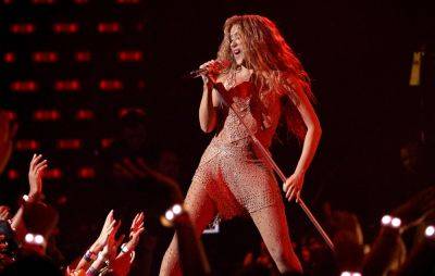 Shakira crowdsurfs as she collects Video Vanguard award at 2023 MTV VMAs - www.nme.com - Britain - Spain - New Jersey - Colombia