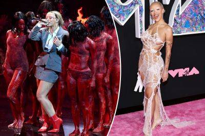 Doja Cat’s web-inspired naked dress at VMAs snags mixed reaction: ‘This is just vulgar’ - nypost.com - New York