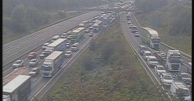 M62 to close overnight after crash causes hours of delays and huge traffic problems - www.manchestereveningnews.co.uk