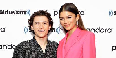 Tom Holland Reacts to Viral, Super Loved-Up Meme Featuring Him & Zendaya at Renaissance World Tour - www.justjared.com - Los Angeles - county Oakland