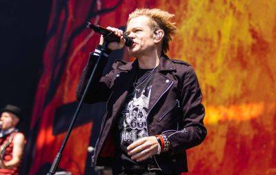 Sum 41’s Deryck Whibley has been hospitalised with pneumonia - www.nme.com - Chicago