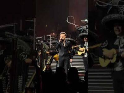 Luis Miguel! LIVING LEGEND! Live! And... | Perez Hilton - perezhilton.com - Mexico - Las Vegas