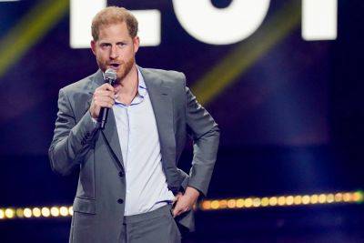 Prince Harry Closes Invictus Games, With Veiled Dig At Royal Family Over Uniform – Or Lack Thereof - deadline.com - Britain - London - county Hall - Afghanistan