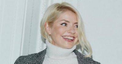 Holly Willoughby's 'cosy' £29 Marks and Spencer autumn jumper in 2 colours looks 'perfect' with jeans and skirts - www.manchestereveningnews.co.uk