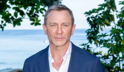 'Casino Royale' Director Was Worried Daniel Craig Wasn't 'Handsome' Enough to Play James Bond - www.justjared.com - Britain - county Pierce - city Moore