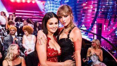 Taylor Swift and Selena Gomez Hung Out and Took Selfies, as BFFs Do - www.glamour.com