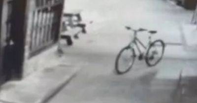 Creepy video shows 'ghost bike' cycling itself down ancient city centre - www.dailyrecord.co.uk - county York