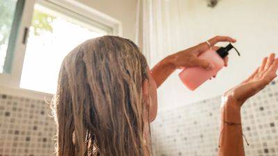 How to Use Conditioner Properly, According to Hairstylists - www.glamour.com - Chicago