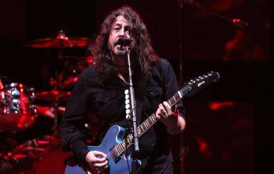 Watch Dave Grohl dedicate ‘Everlong’ to late Scream drummer Kent Stax - www.nme.com