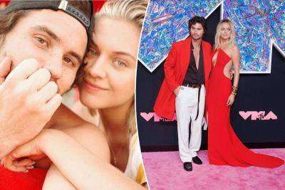 Kelsea Ballerini reveals the flirty DMs that led to new relationship with actor Chase Stokes - nypost.com - Australia