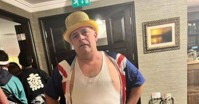 Coronation Street star Simon Gregson told 'I can't unsee this' as he stuns in revealing attire and blames pal - www.manchestereveningnews.co.uk - county Mcdonald