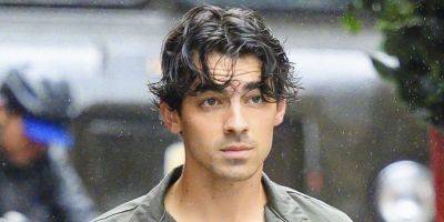 Joe Jonas Steps Out in Rainy New York City Amid Divorce & Custody Battle - www.justjared.com - New York
