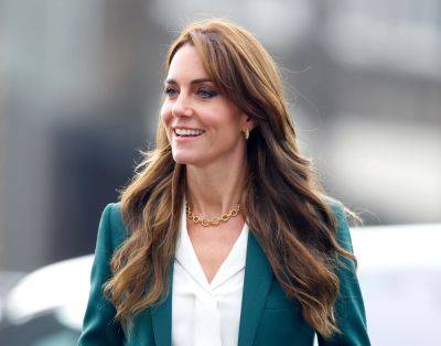 Kate Middleton Tours Leeds Factory With Connection To Her Family’s Past - etcanada.com - Britain