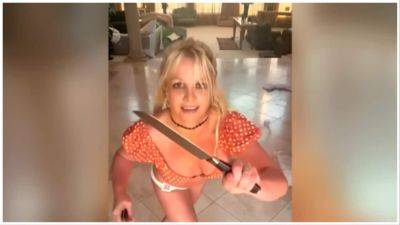 Britney Spears Seen With Bandages & Cuts After Bizarre Knife Video - www.hollywoodnewsdaily.com