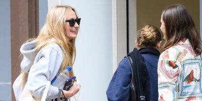 Sophie Turner Goes Shopping With Friends in NYC Amid Divorce - www.justjared.com - New York