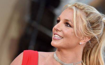 Britney Spears admits she finds social media ‘addicting,’ uses filters on her photos - www.foxnews.com - county Ventura