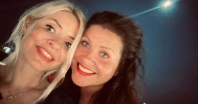 Holly Willoughby poses with rarely-seen sister for snap before This Morning return - www.ok.co.uk