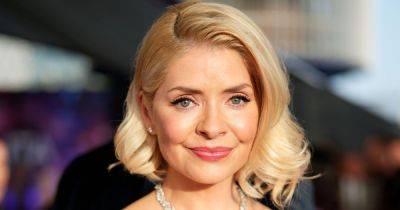 Holly Willoughby reveals NTA dress blunder which left her unable to drink or use toilet - www.ok.co.uk