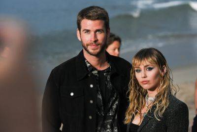 Miley Cyrus Reflects On Tough Liam Hemsworth Divorce, Says She Decided To Split On Same Day As Glastonbury Performance - etcanada.com - county Love