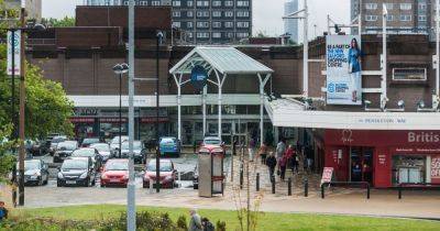 'Stop the car! Stop the car!': Horror outside shopping centre after elderly couple hit by car 'while crossing road and holding hands' - www.manchestereveningnews.co.uk