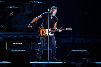 Bruce Springsteen Postpones September Tour Dates For Ulcer Treatment - deadline.com - Los Angeles - New Jersey - city Philadelphia - state Connecticut - Columbia - city Vancouver - city Pittsburgh - Albany - Baltimore - Columbus