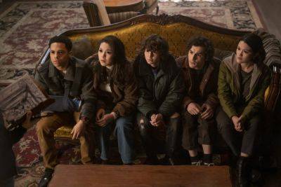 Spooky New ‘Goosebumps’ Teaser Unveils R.L. Stine Reboot Series Premiere Date - etcanada.com