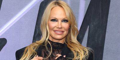 Pamela Anderson Reveals The Reasons Why She Plans To Sell Off Her Old Clothes - www.justjared.com - New York