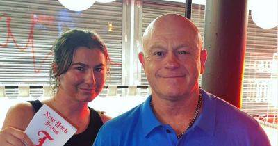 Ross Kemp pictured enjoying pint in Glasgow with delighted bar staff - www.dailyrecord.co.uk - New York