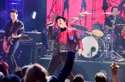 Green Day Tweaks Song Lyric To Slam Donald Trump & MAGA Agenda During New Year’s Eve Broadcast - deadline.com - USA - Las Vegas - Iraq