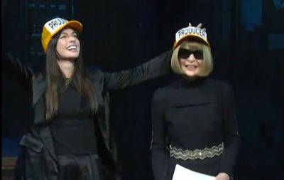 Anne Hathaway & Anna Wintour Reunite for Broadway Cameo, Make 'Devil Wears Prada' Joke (Video) - www.justjared.com - New York