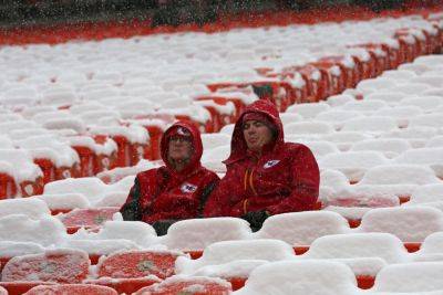 Chiefs-Dolphins Wild Card Game Ticket Prices Plunge Along With Temperatures To $30 - deadline.com - Detroit - state Kansas - Kansas City