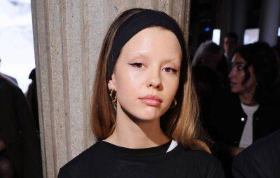 Mia Goth accused of kicking background actor in head during ‘MaXXXine’ filming - www.nme.com - Hollywood