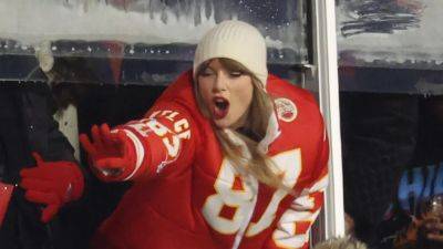 Taylor Swift Cheered on Travis Kelce in an ‘87’ Puffer Coat Made By a Fellow WAG - www.glamour.com - state Missouri - Tokyo - San Francisco - Kansas City