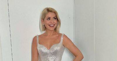Holly Willoughby branded 'goddess' by fans as she stuns in sequin dress in Dancing on Ice return - www.manchestereveningnews.co.uk
