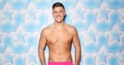 Love Island's Mitchel Taylor - 'I lost over tens of thousands after homophobia claims' - www.ok.co.uk