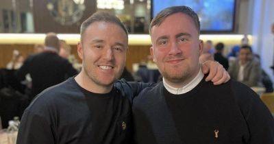 Coronation Street's Alan Halsall completely confuses fans with 'dad and lad' snap after vowing to 'break internet' - www.manchestereveningnews.co.uk - Manchester - Netherlands - Bahrain