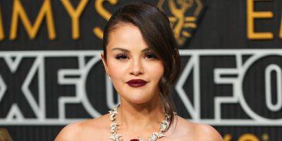 Selena Gomez Stuns in Oscar de la Renta on the Emmy Awards 2023 Red Carpet - www.justjared.com - Los Angeles