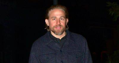 Charlie Hunnam Flashes a Smile While Stepping Out for Dinner in L.A. - www.justjared.com - Los Angeles