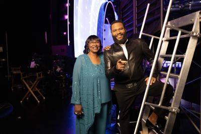 Anthony Anderson Jokes His Mother Mama Doris Has “No Filter” As She Joins Him To Host Fox Competition Series ‘We Are Family’ – Watch Clip - deadline.com - county Harvey - city Anderson