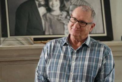 ‘Modern Family’ Star Ed O’Neill Almost Joined The Mob - deadline.com - Indiana - Ohio