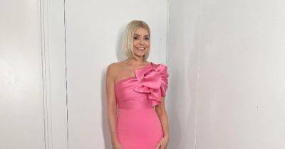 Holly Willoughby 'so right' as she returns to Dancing on Ice with 'stunning' new look - www.manchestereveningnews.co.uk - Smith