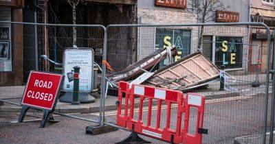 Main road shut after building front collapses onto street in Storm Isha winds - www.manchestereveningnews.co.uk - Manchester - county Oldham