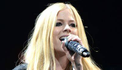 Avril Lavigne Announces 'Greatest Hits' Tour: Dates & Cities Revealed - www.justjared.com - Las Vegas - state Connecticut - city Ottawa - Lake