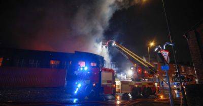 "It was popping like fireworks" - Firefighters tackle huge blaze as homes evacuated following fire in Hyde - www.manchestereveningnews.co.uk - county Hyde